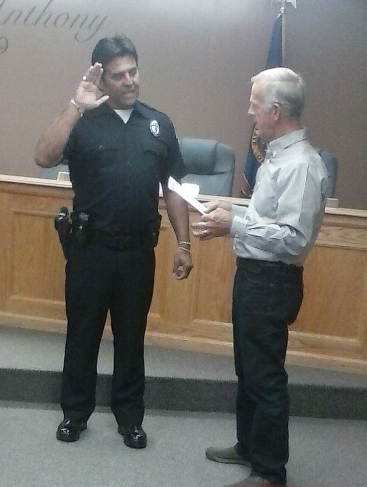Erik Estrada of 'CHiPs' fame now an East Idaho reserve police officer
