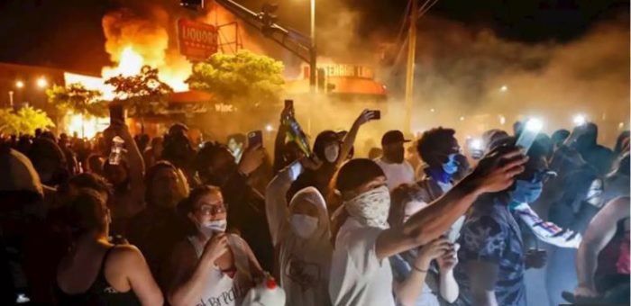 Minneapolis Mayor Mayor Gives Masks To Rioters – Law Officer