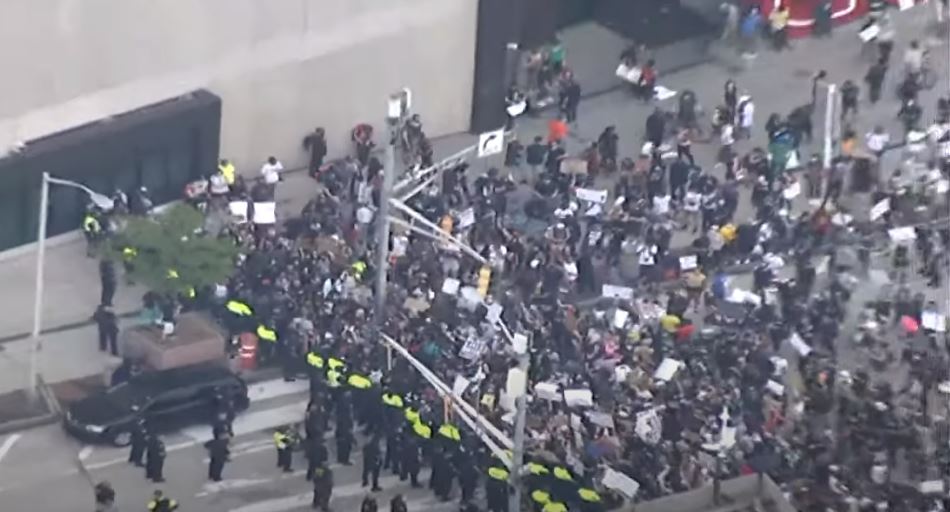Cnn Headquarters Under Siege Black Lives Matter Flag Raised Law