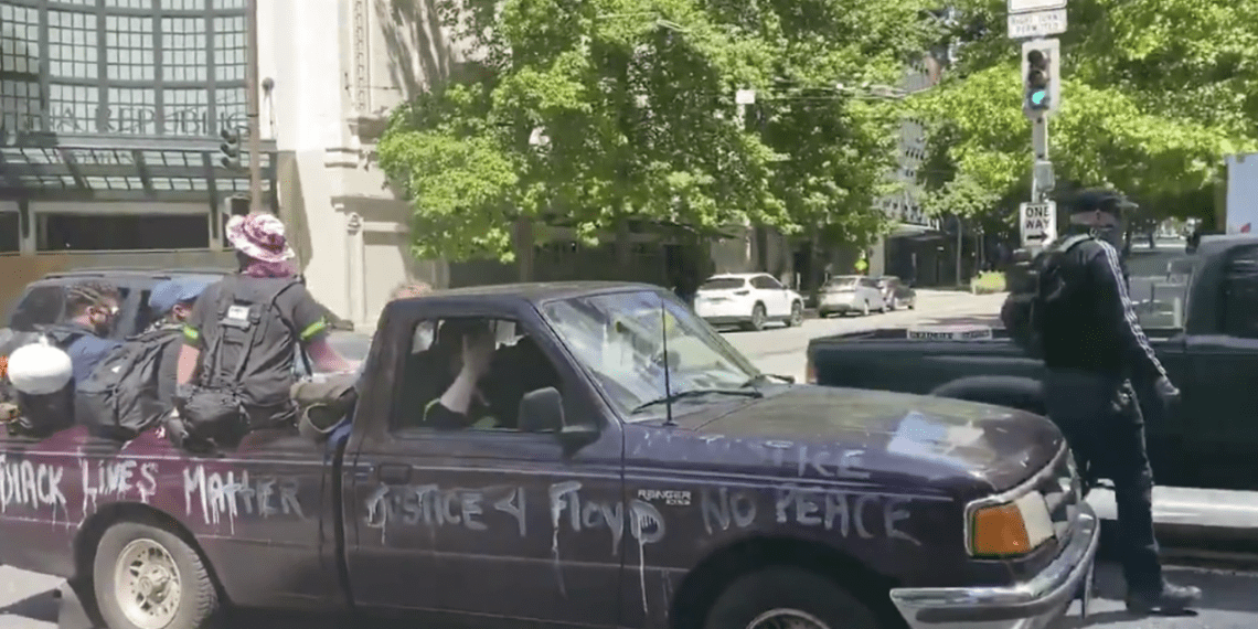 12 Seattle officers injured as rioters attack police buildings