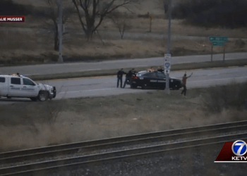 Nebraska officer wounded