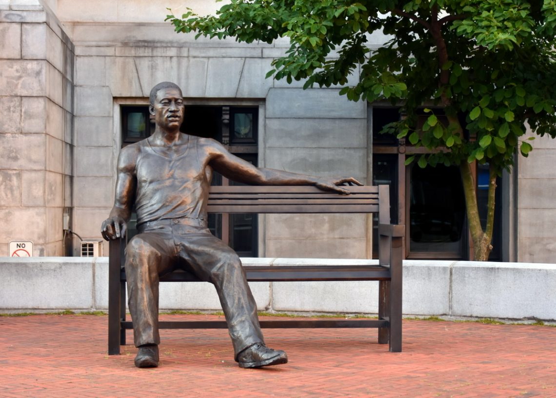 LAPD officer cleared of wrongdoing after sharing Floyd photo