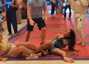 women brawl
