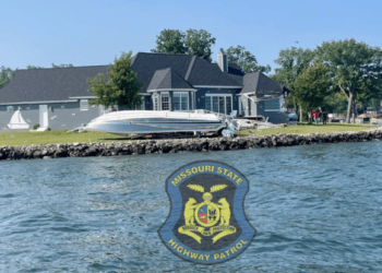 boat runs aground